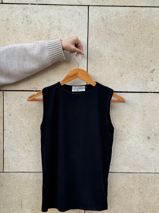 Sleeveless Black Basic